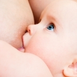 karmienie niemowlaka piersią