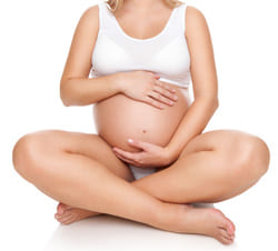 siedzenie we skrzyżowanymi nogami w ciąży