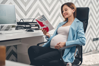 praca w ciąży przy komputerze