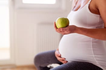 jedzenie jabłek w ciąży